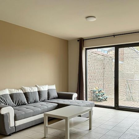 Station 64 B1 Charleroi-Airport Villa Bagian luar foto
