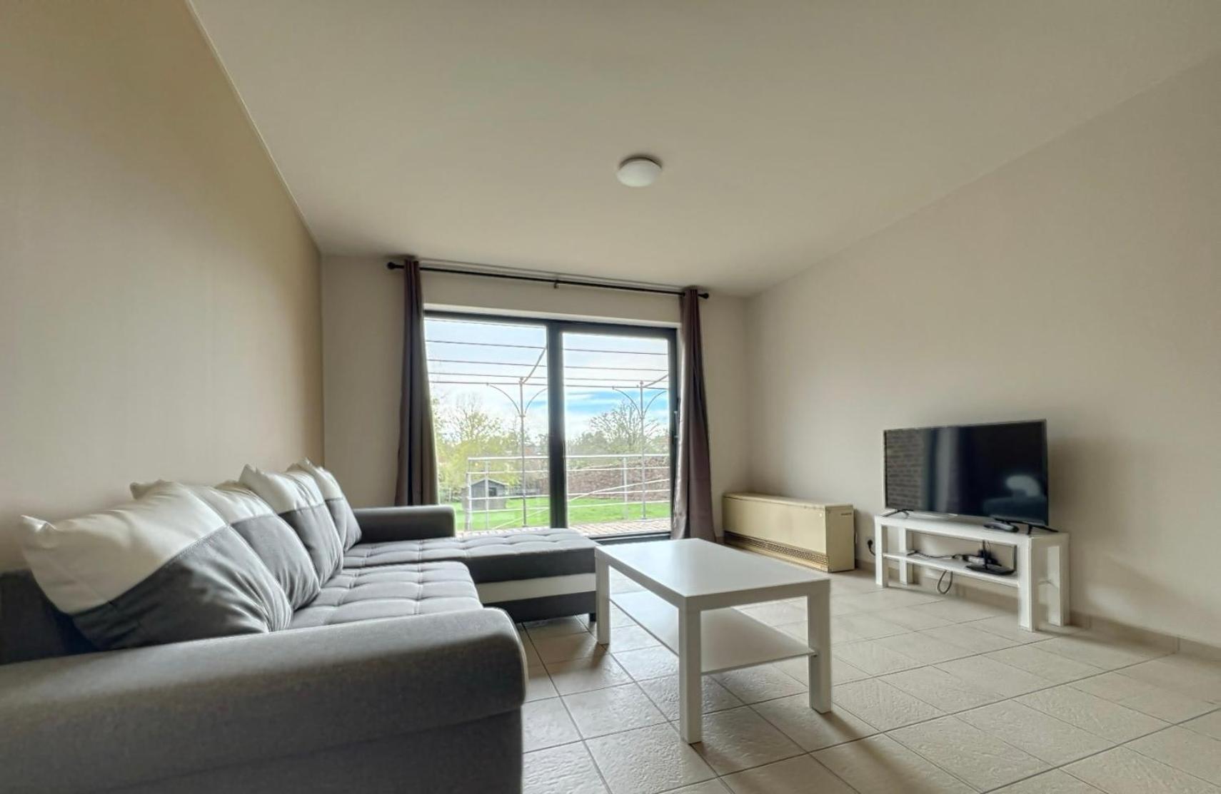 Station 64 B1 Charleroi-Airport Villa Bagian luar foto
